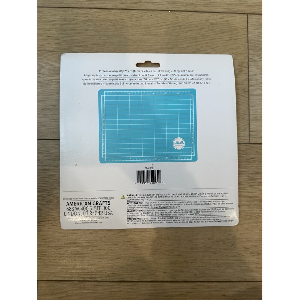 NEW We R Memory Keepers Crafter’s Essentials Magnetic Cutting Mat & Mini Ruler - Picture 2 of 2